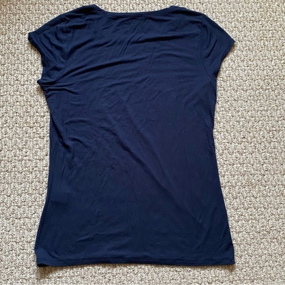 Tahari black scoop neck short sleeve tee shirt Medium NWOT - Picture 8 of 11